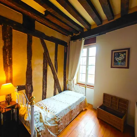 Grande Maison De Caractere Xviie Et Authentique Reservable Ensemble Ou Separement Appartamento *